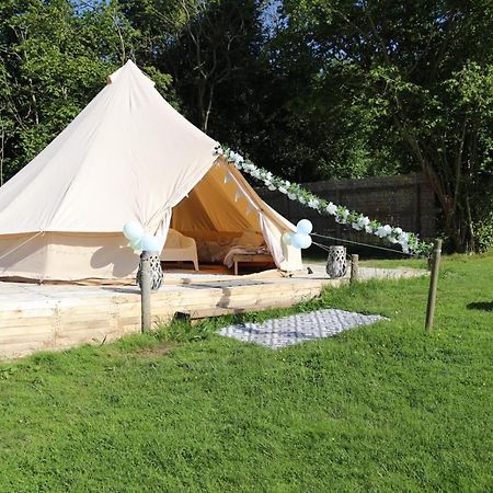 Wadhurst Hopgarden Glamping - Luxury 6M Bell Tent מראה חיצוני תמונה