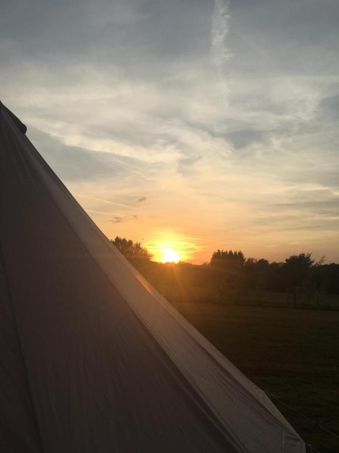 Wadhurst Hopgarden Glamping - Luxury 6M Bell Tent מראה חיצוני תמונה