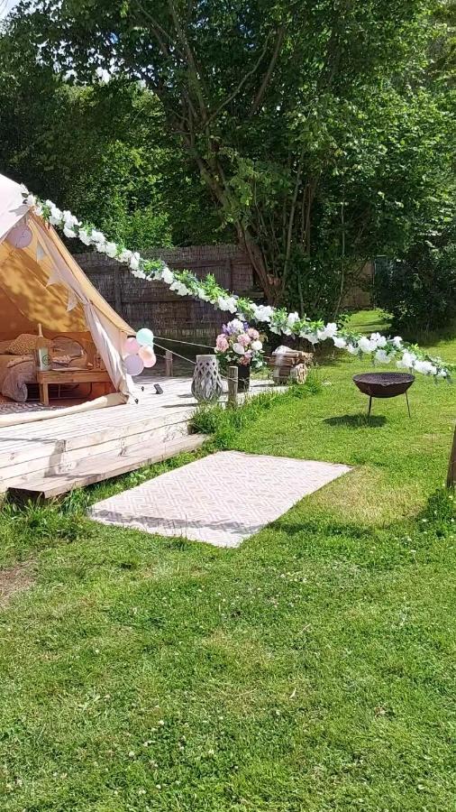 Wadhurst Hopgarden Glamping - Luxury 6M Bell Tent מראה חיצוני תמונה