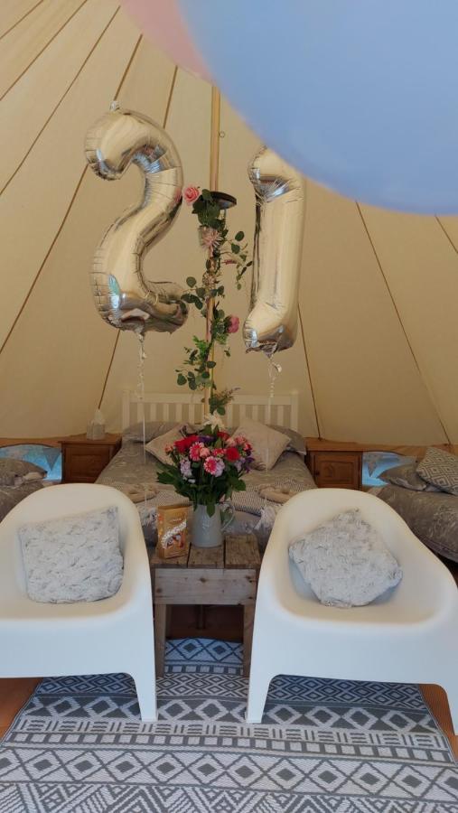 Wadhurst Hopgarden Glamping - Luxury 6M Bell Tent מראה חיצוני תמונה
