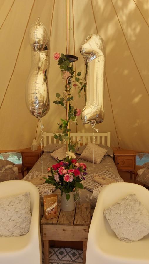 Wadhurst Hopgarden Glamping - Luxury 6M Bell Tent מראה חיצוני תמונה