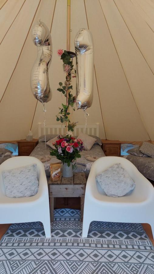 Wadhurst Hopgarden Glamping - Luxury 6M Bell Tent מראה חיצוני תמונה